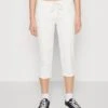 Tom Tailor Alexa Capri - Shorts - Whisper White