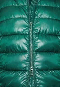 Tom Tailor Long Lightweight Vest - Bodywarmer - Pineneedle Green -Tom Tailor 9c97a499fe46450094389ee615ec89ab