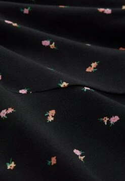 TOM TAILOR Denim Mit Rüschen - A-Lijn Rok - Small Black Flower Print -Tom Tailor a976c2c890a240dda33f33bd3e6503de