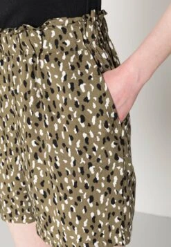 Tom Tailor Pants Loose Fit- Shorts - Green -Tom Tailor e111fd581d0a42909867f3ed8333275d