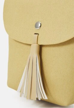 TOM TAILOR Denim Ida Special Flap No Zip - Schoudertas - Light Yellow -Tom Tailor fc4d6993a298446cb4de356d9459d33b